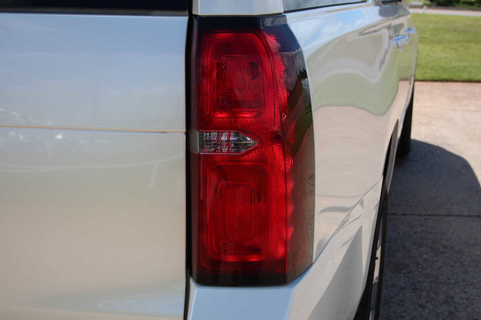 Used 2015 Chevrolet Suburban LTZ AWD/4WD image 11
