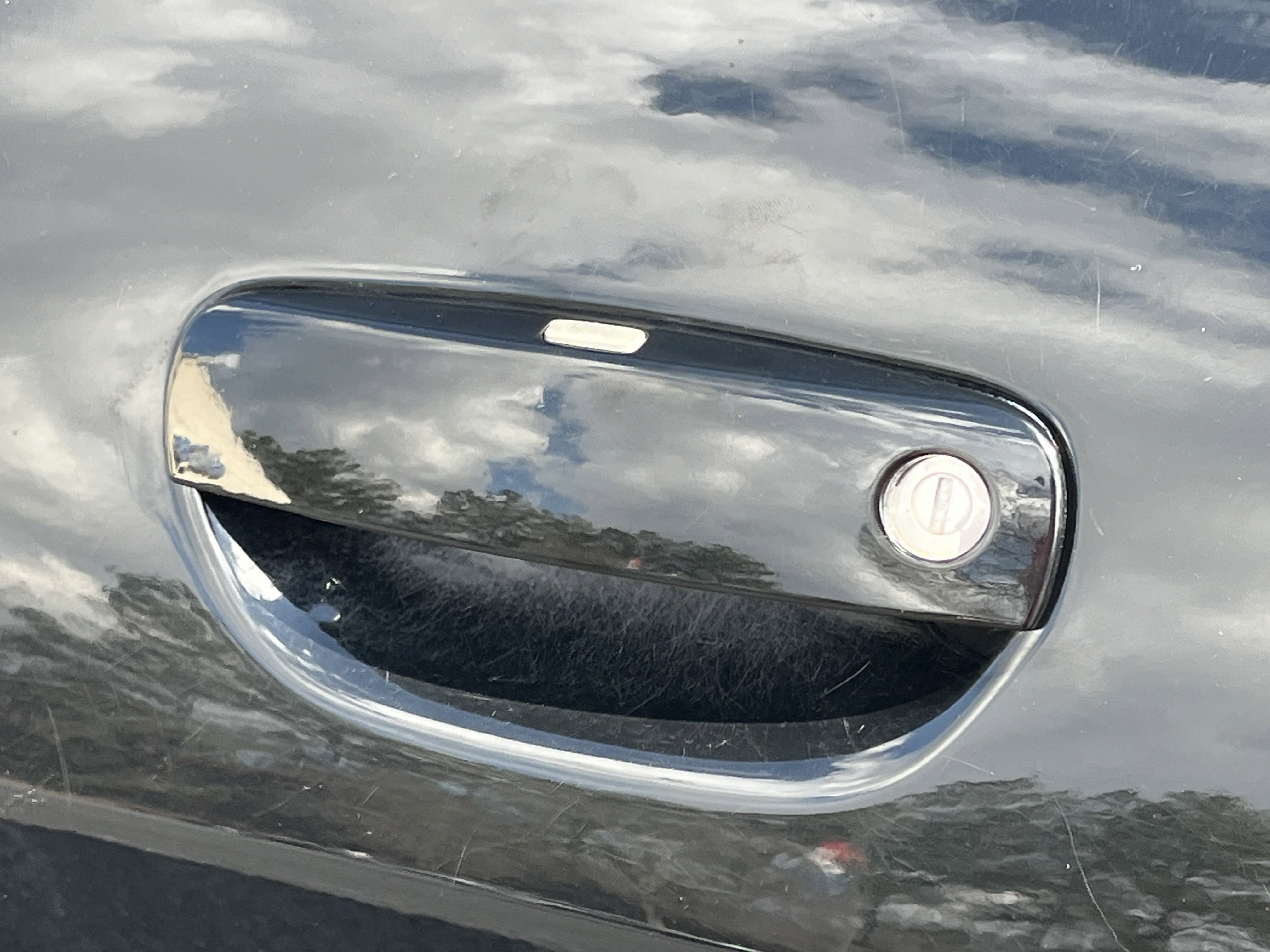 Used 2016 Dodge Challenger SRT w/ Technology Group image 30