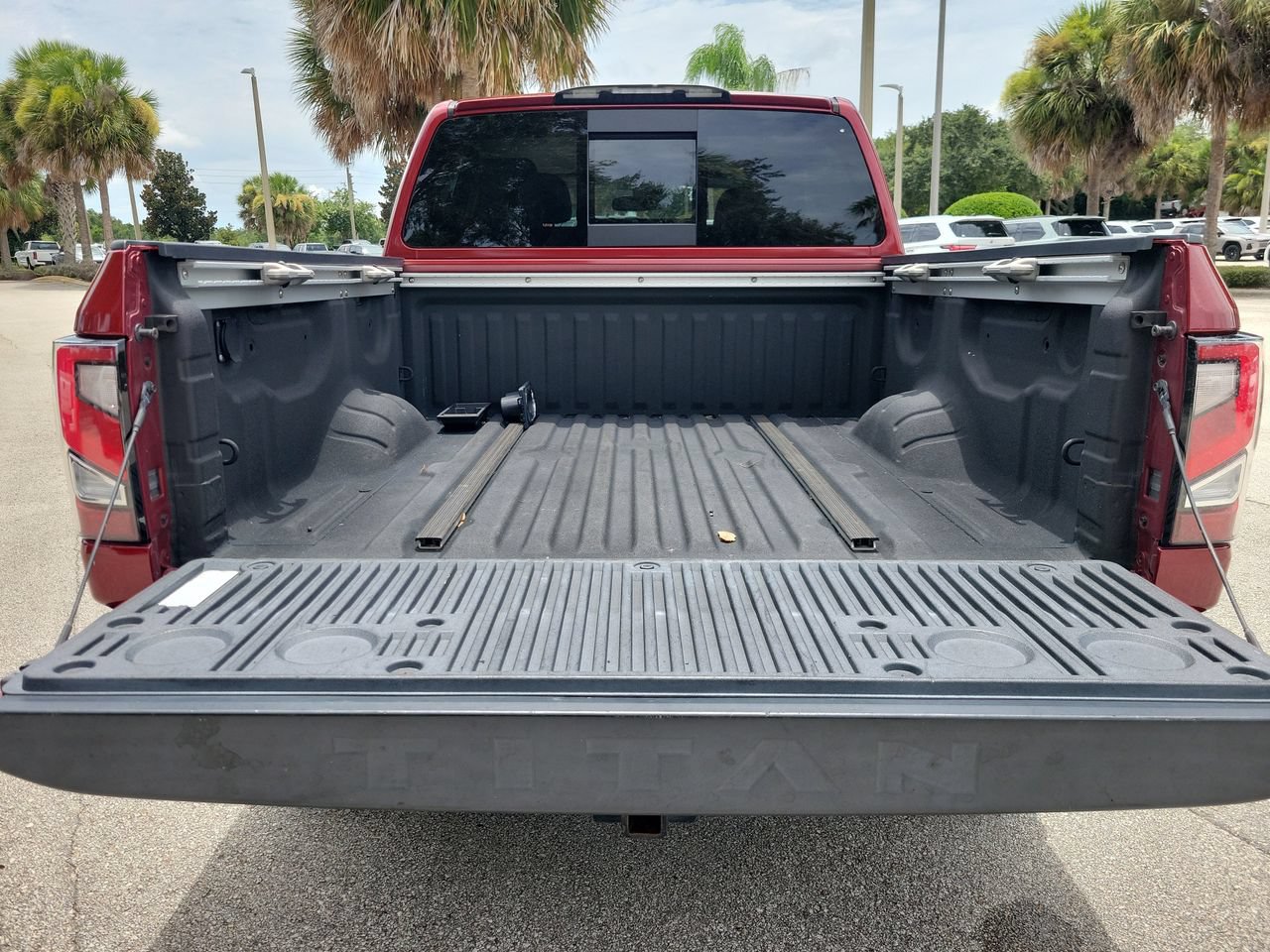 Used 2021 Nissan Titan SL AWD/4WD image 8