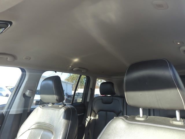 Used 2023 Jeep Grand Cherokee Limited w/ Luxury Tech Group II image 18