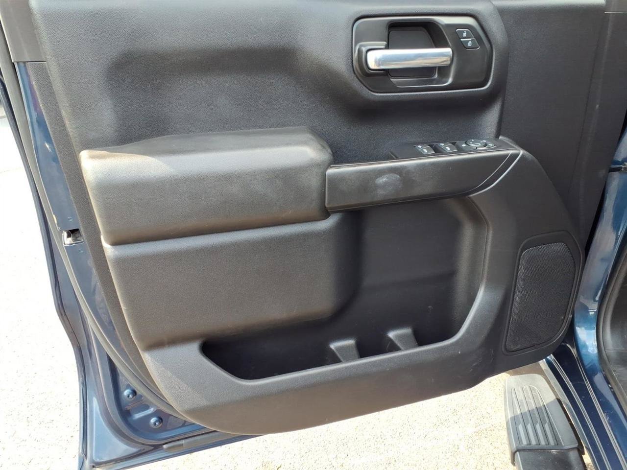 Used 2021 GMC Sierra 1500 4x4 Crew Cab w/ Sierra Value Package image 18