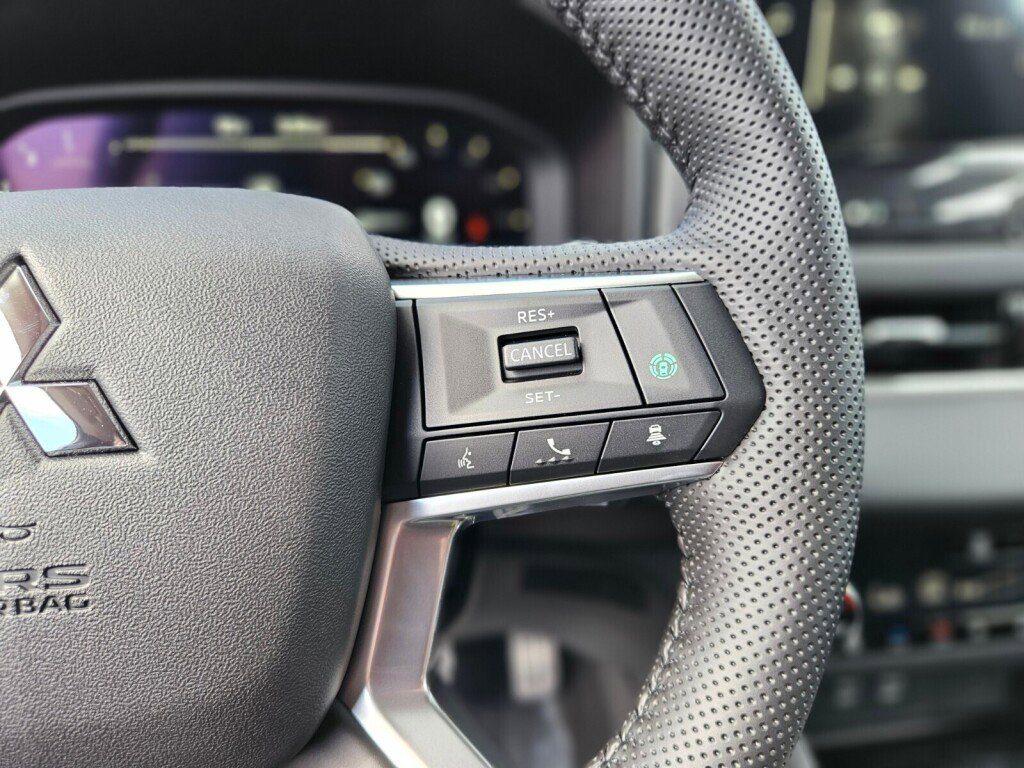 New 2025 Mitsubishi Outlander SEL image 26