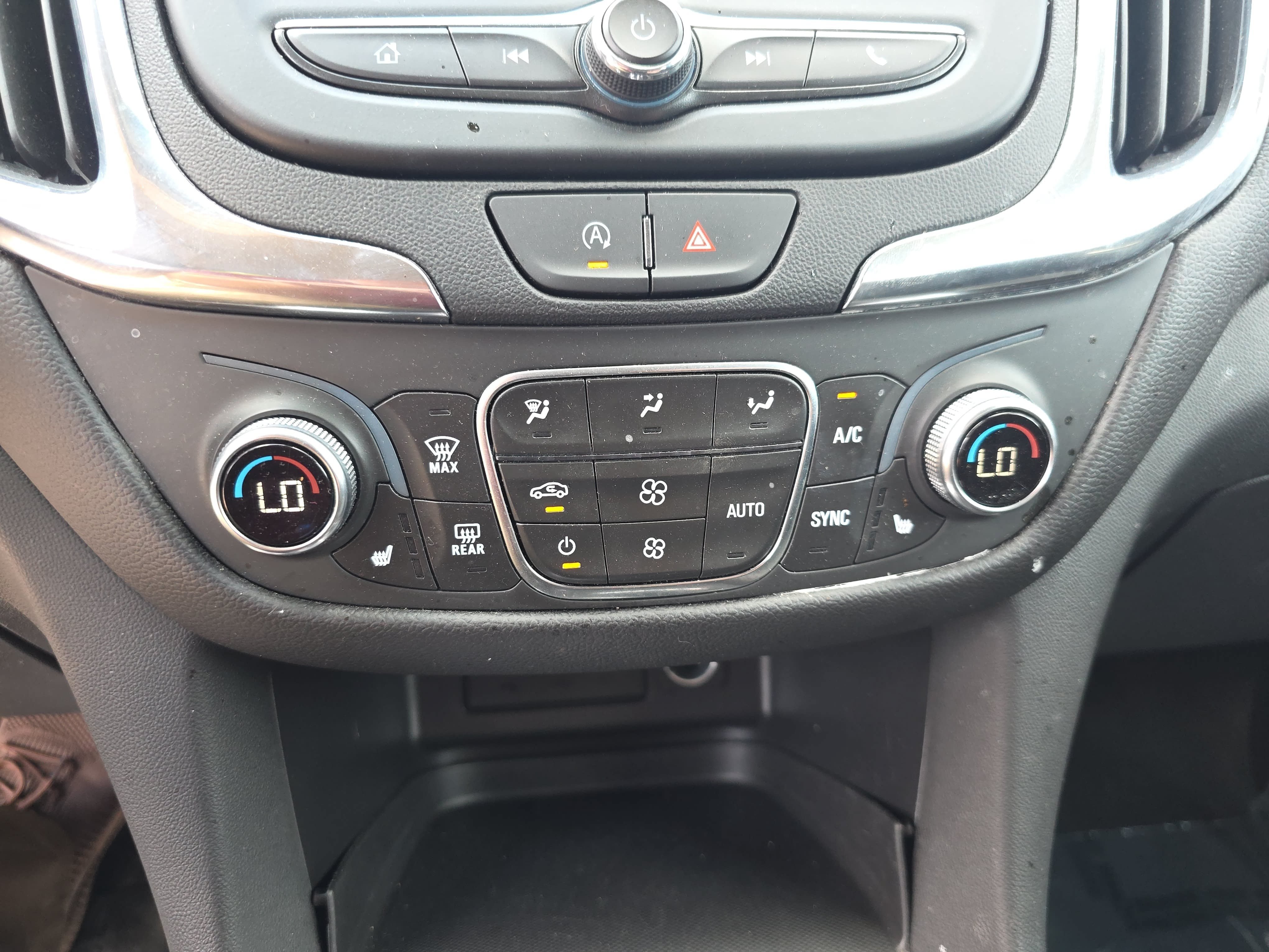 Used 2024 Chevrolet Equinox LT AWD/4WD image 22