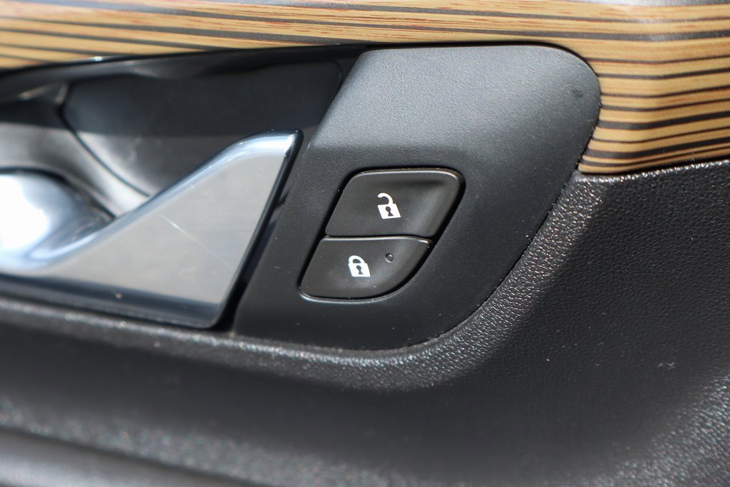 Used 2020 GMC Terrain SLE w/ Driver Convenience Package image 15