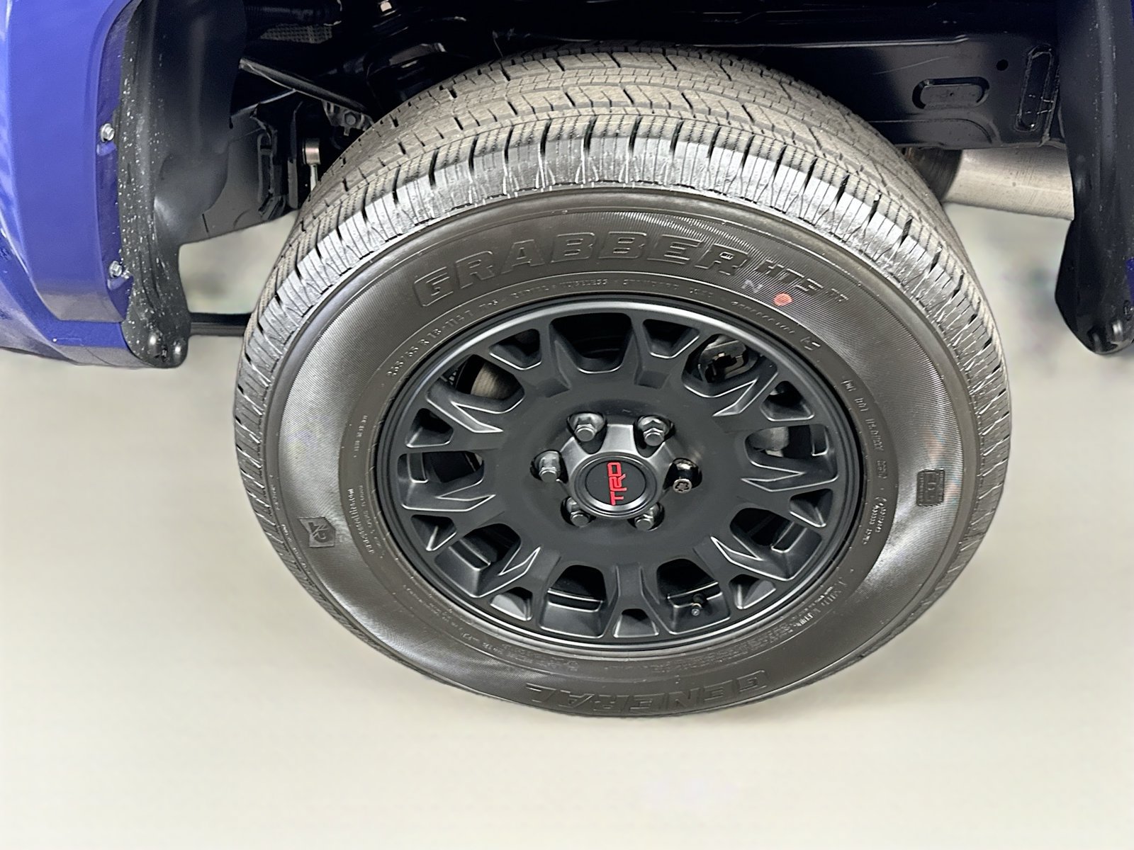 Used 2025 Toyota Tacoma TRD Sport w/ TRD Sport Premium Package AWD/4WD image 18