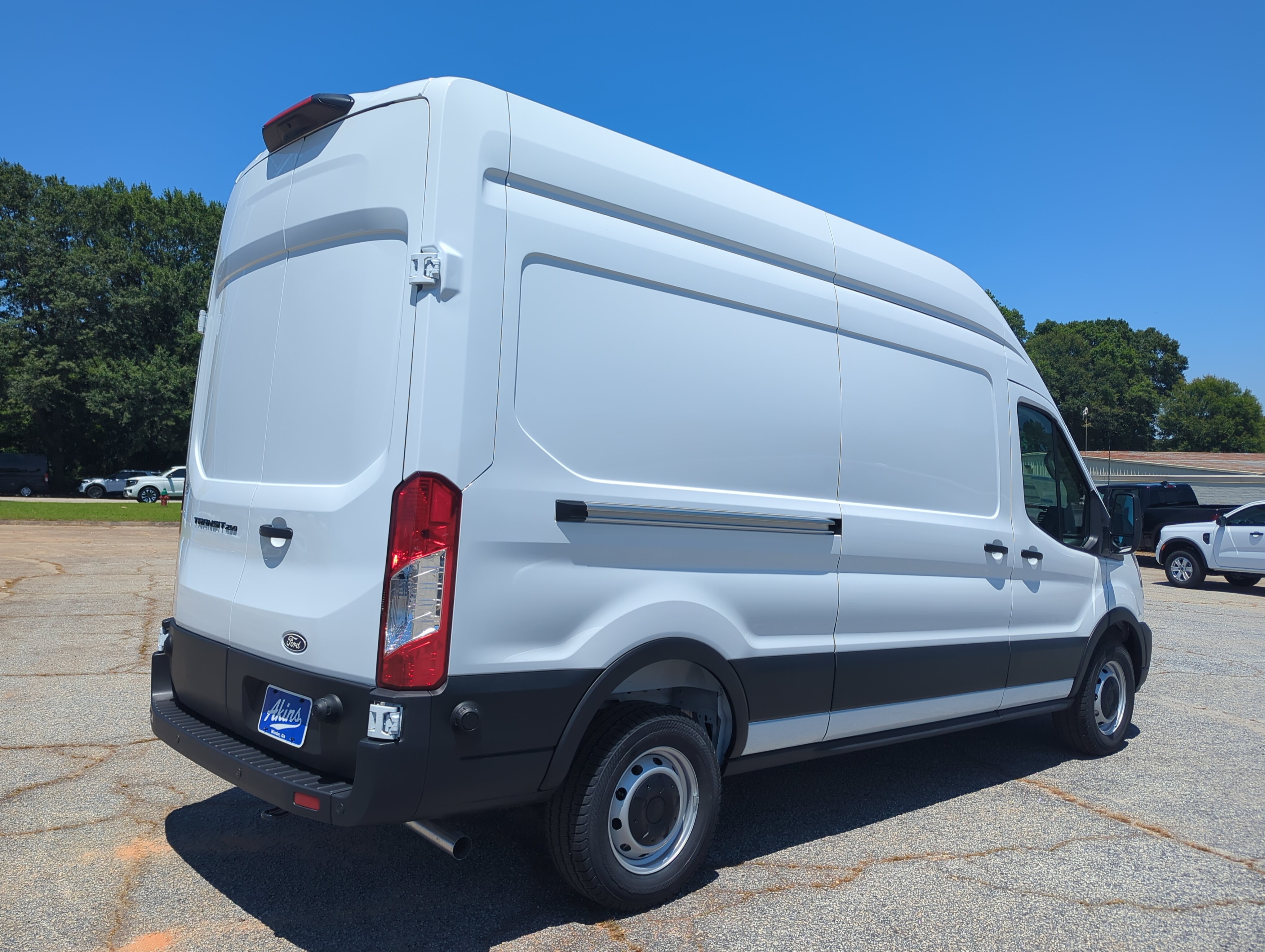 New 2026 Ford Transit 250 148 High Roof RWD image 3