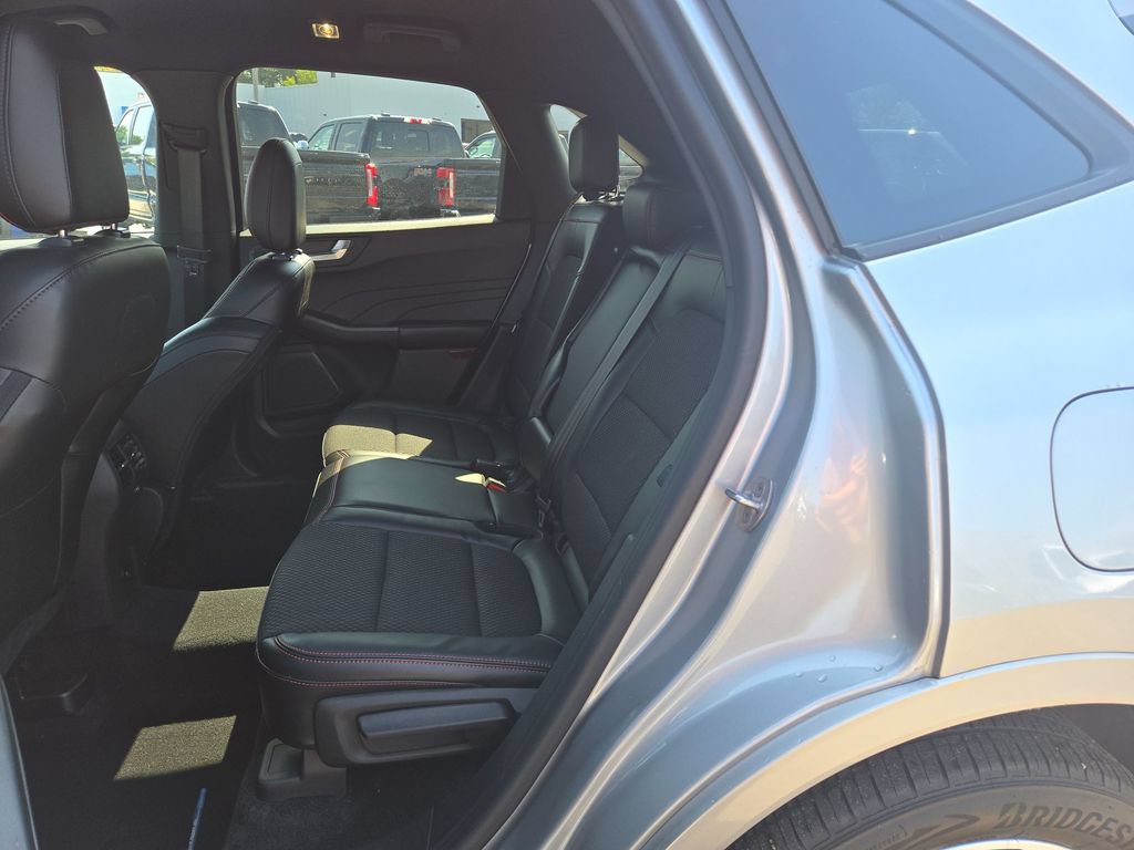 Used 2023 Ford Escape ST-Line Select w/ Tech Pack #2 AWD/4WD image 4