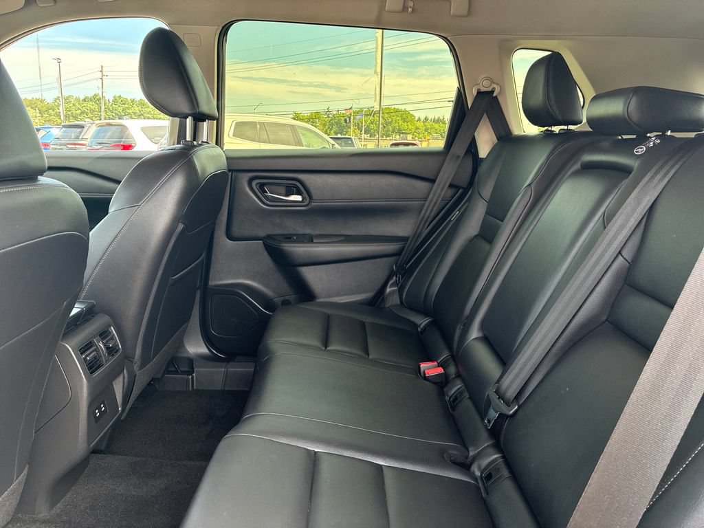 Used 2025 Nissan Rogue SL AWD/4WD image 13