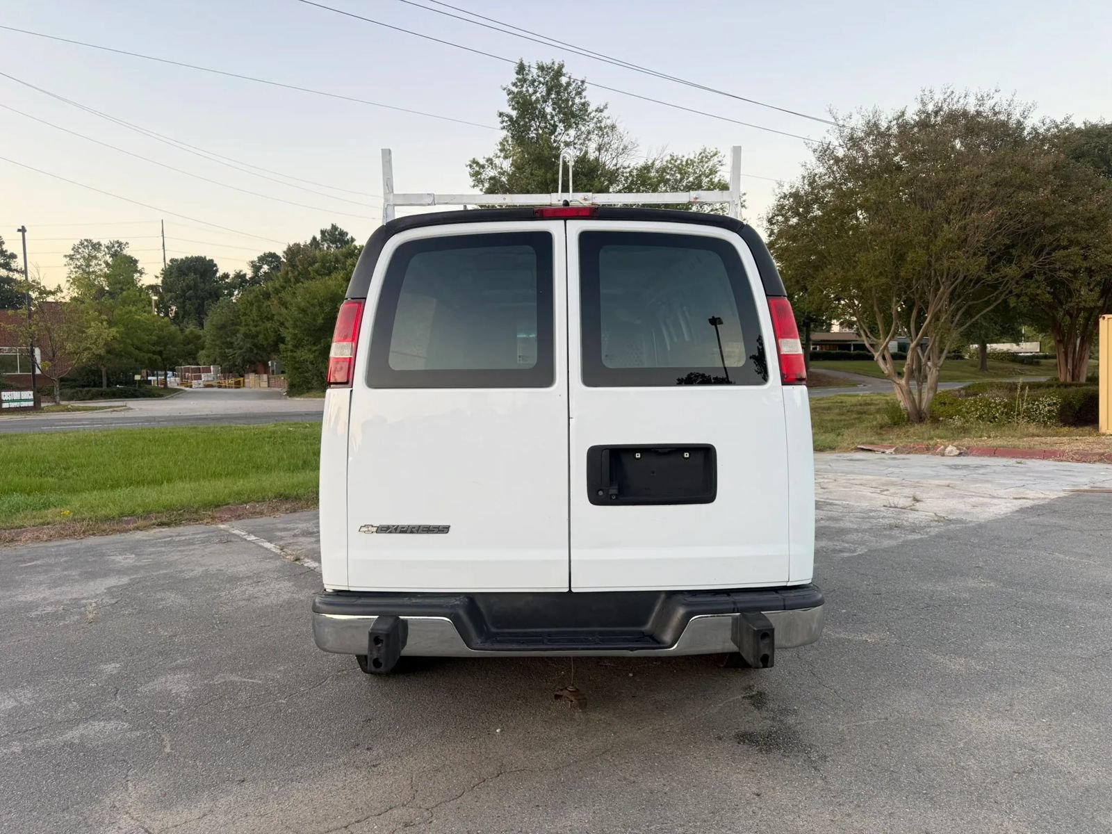Used 2018 Chevrolet Express 2500 w/ Driver Convenience Package RWD image 8