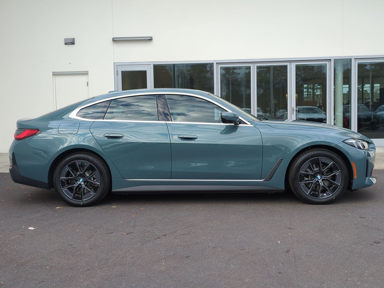 Used 2026 BMW i4 eDrive40 w/ Premium Package RWD image 11