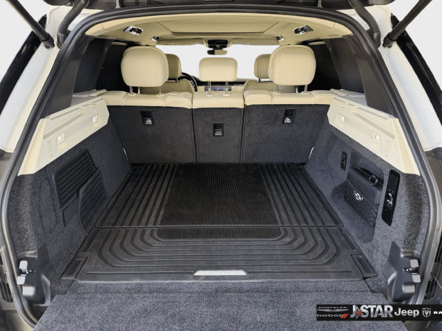Used 2025 Land Rover Range Rover SE AWD/4WD image 24