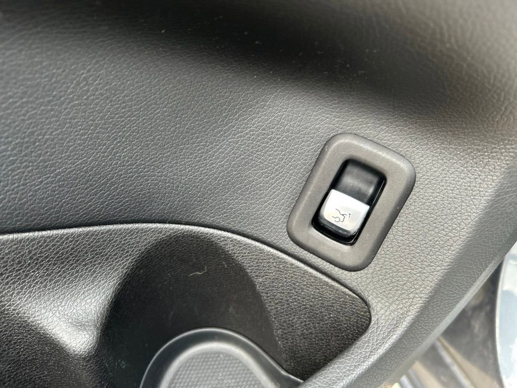 Used 2015 Mercedes-Benz C 300 Sedan image 18