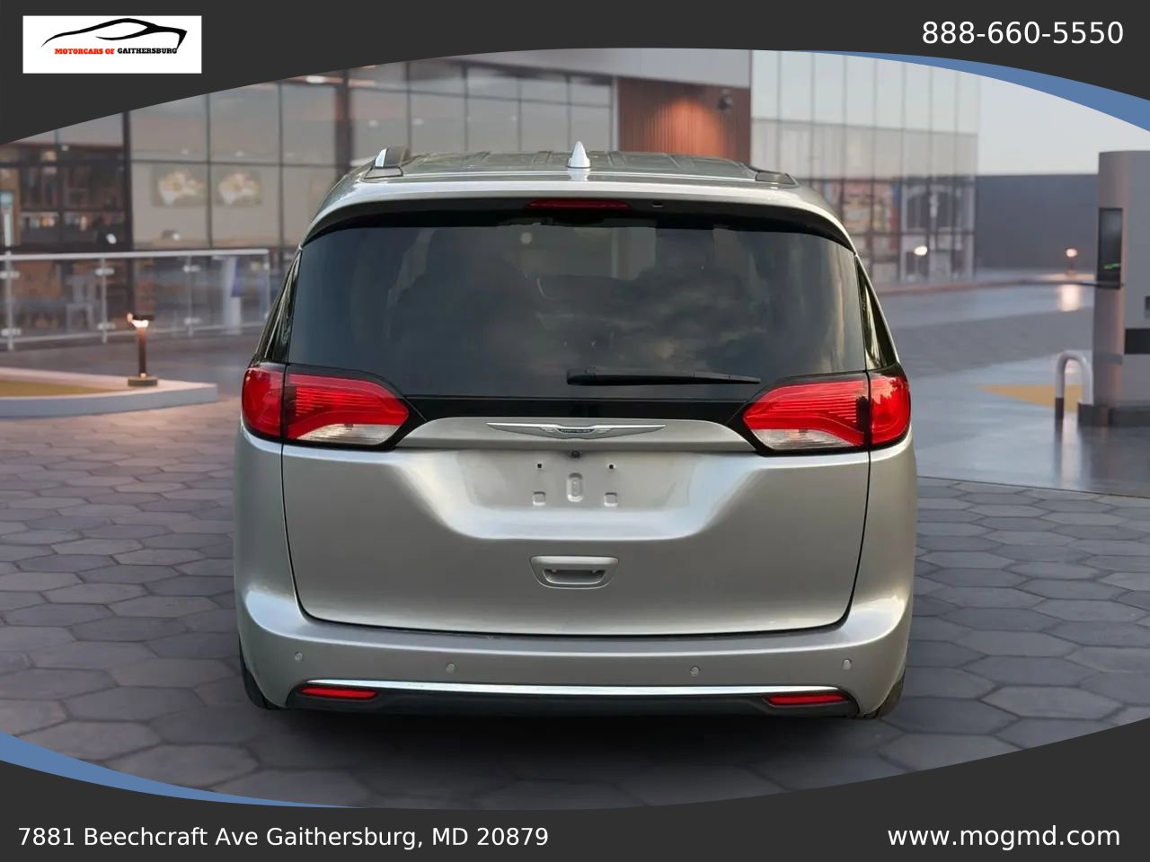 Used 2020 Chrysler Pacifica Touring-L image 11