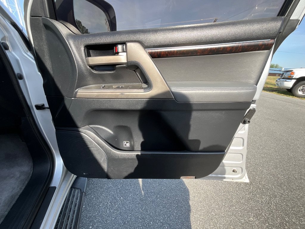 Used 2009 Toyota Land Cruiser AWD/4WD image 33