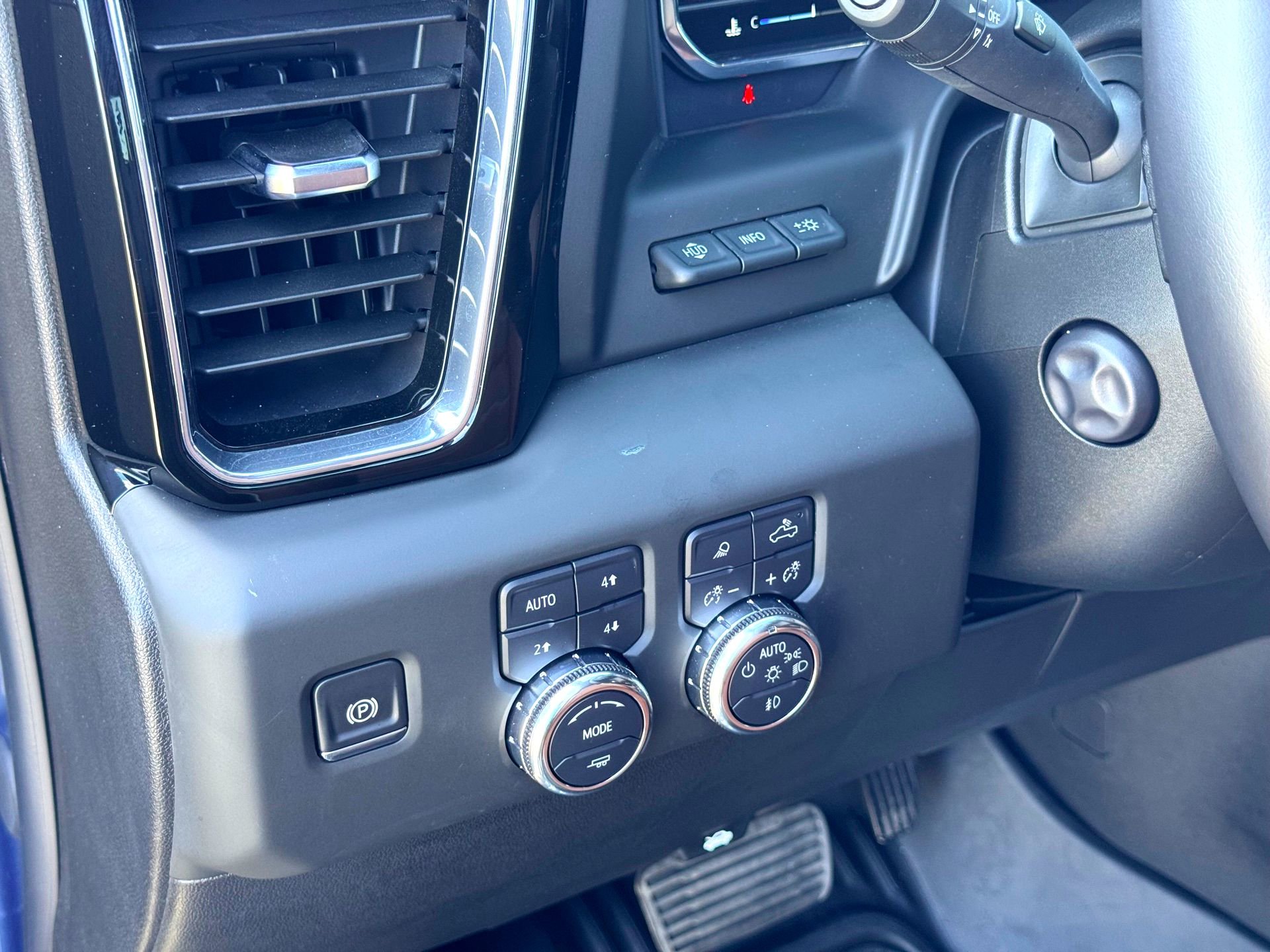 Used 2025 GMC Sierra 1500 Denali Ultimate image 17