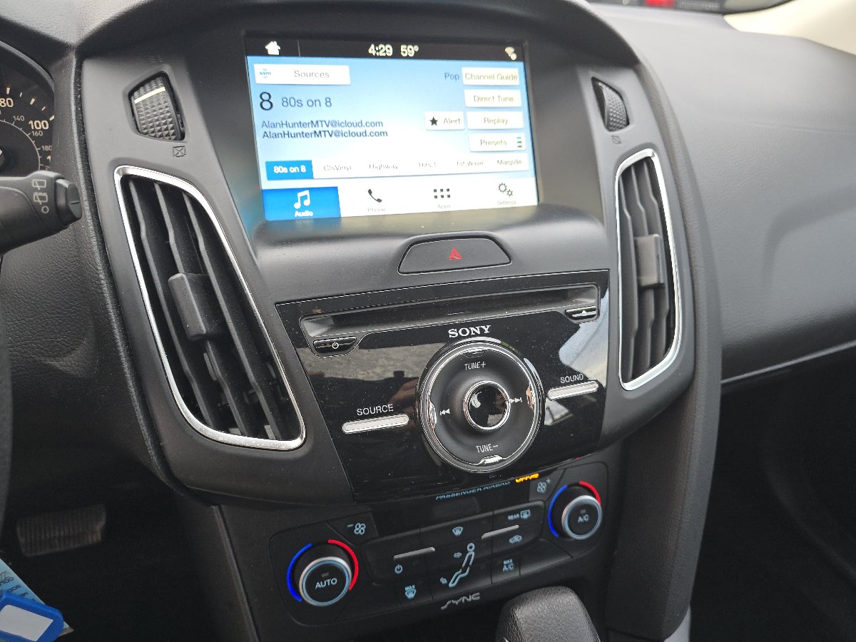 Used 2018 Ford Focus SEL FWD image 29