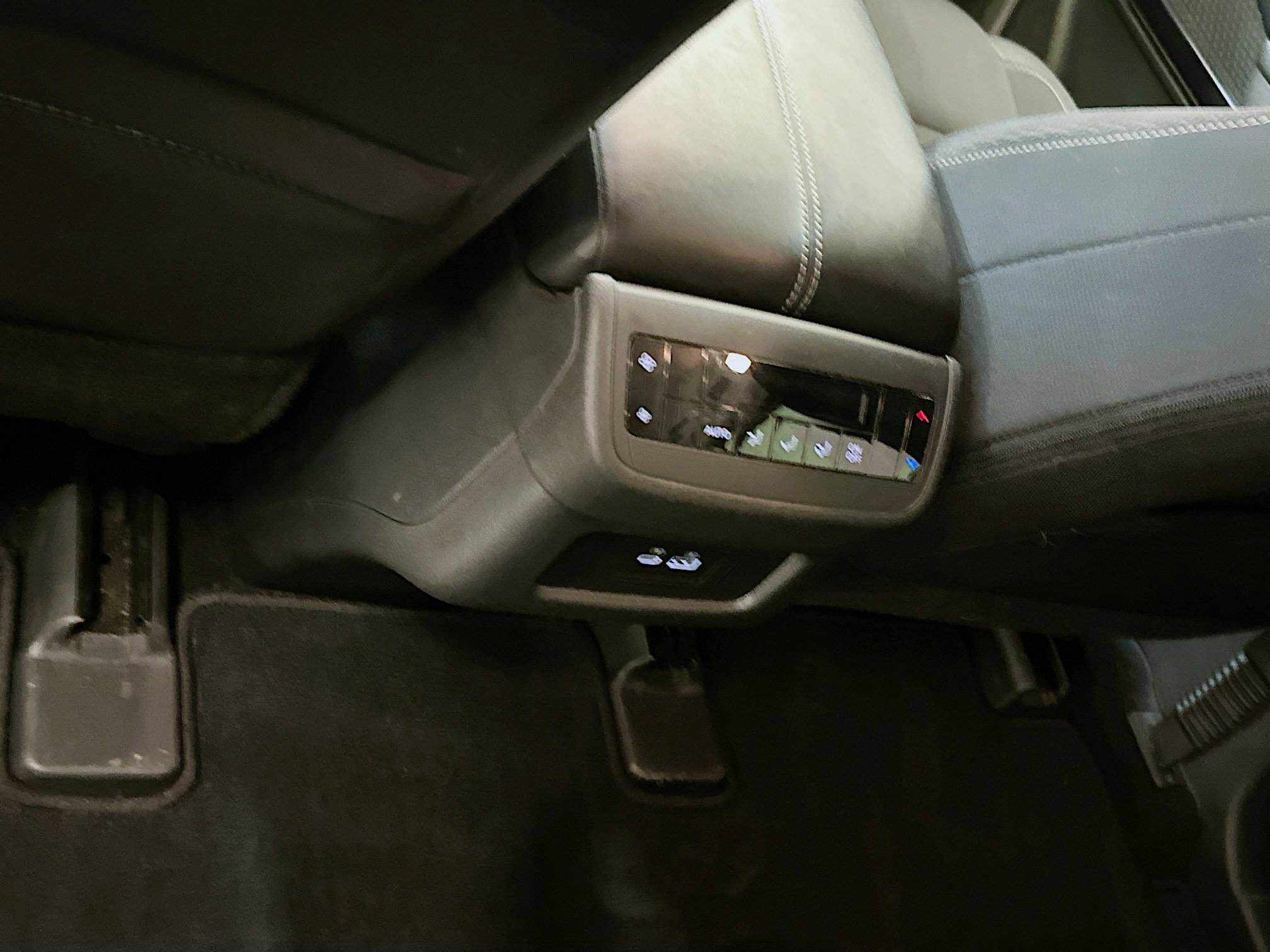 Used 2025 Nissan Pathfinder SV image 27