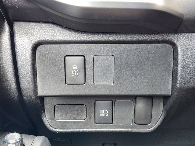 Used 2020 Toyota Tacoma SR AWD/4WD image 31