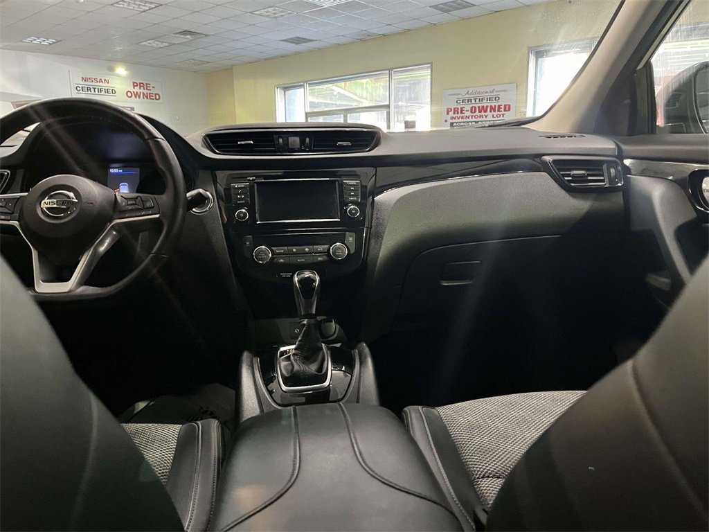 Used 2022 Nissan Rogue Sport SV w/ Technology Package image 14