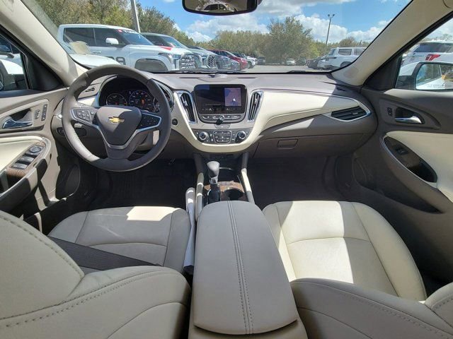Used 2022 Chevrolet Malibu Premier image 2
