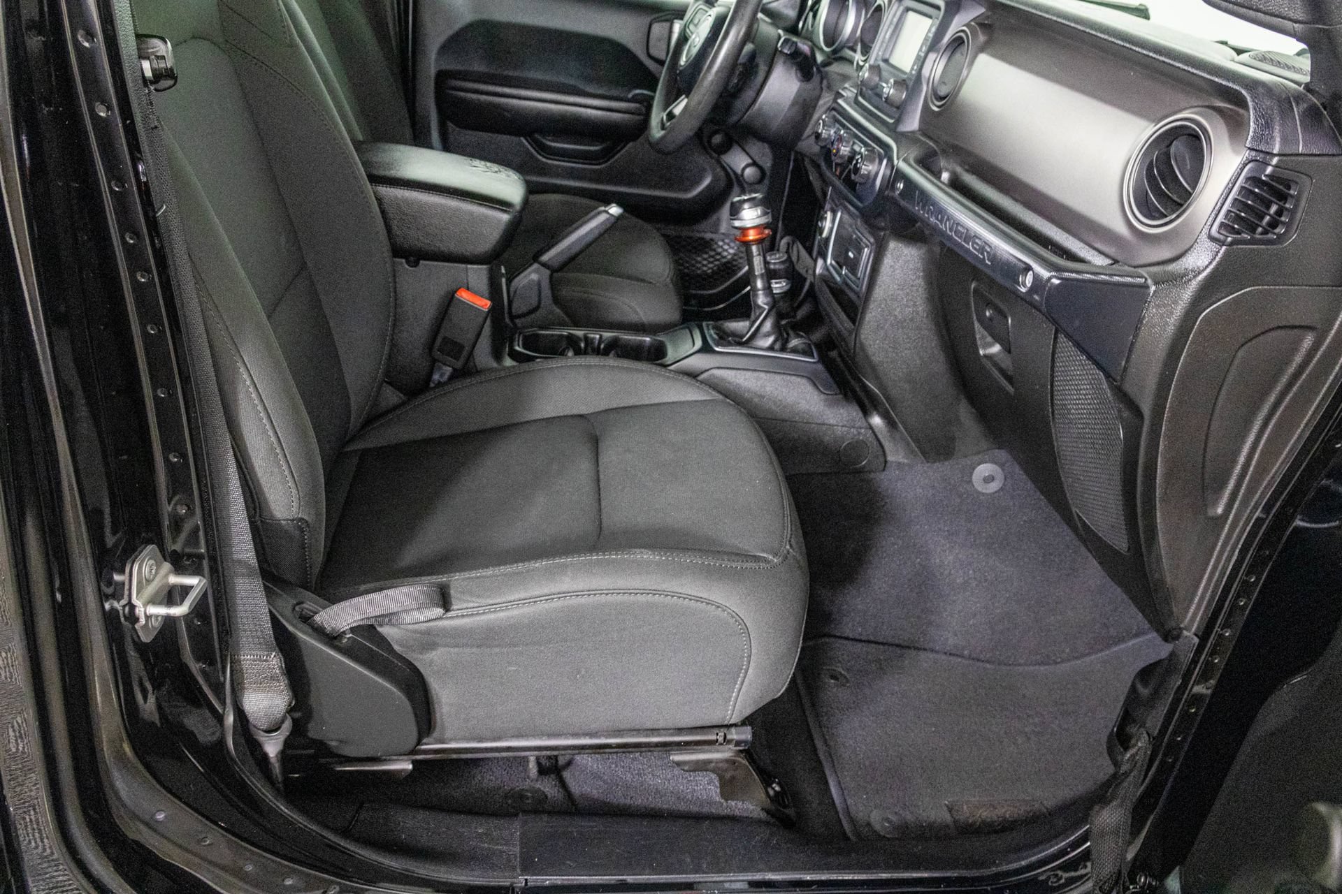 Used 2018 Jeep Wrangler Unlimited Sport AWD/4WD image 39