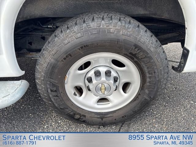Used 2024 Chevrolet Express 2500 w/ Driver Convenience Package image 25