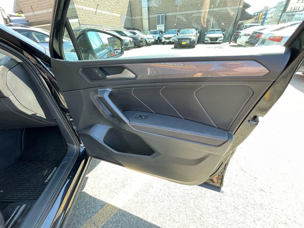 Used 2022 Volkswagen Tiguan SE AWD/4WD image 19
