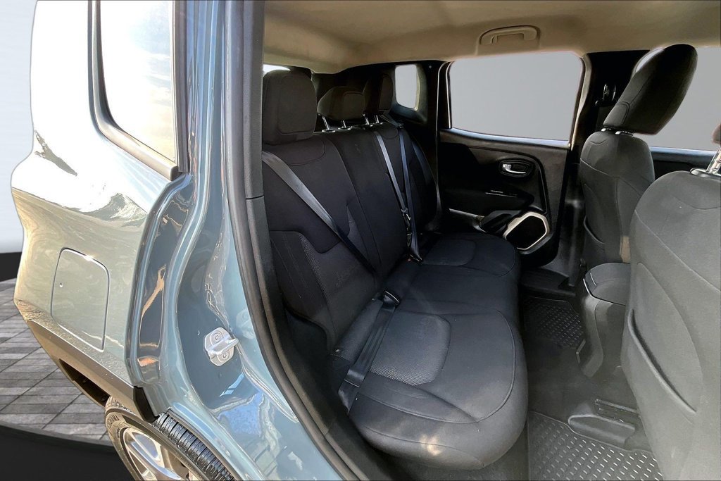 Used 2017 Jeep Renegade Latitude w/ Cold Weather Group AWD/4WD image 27