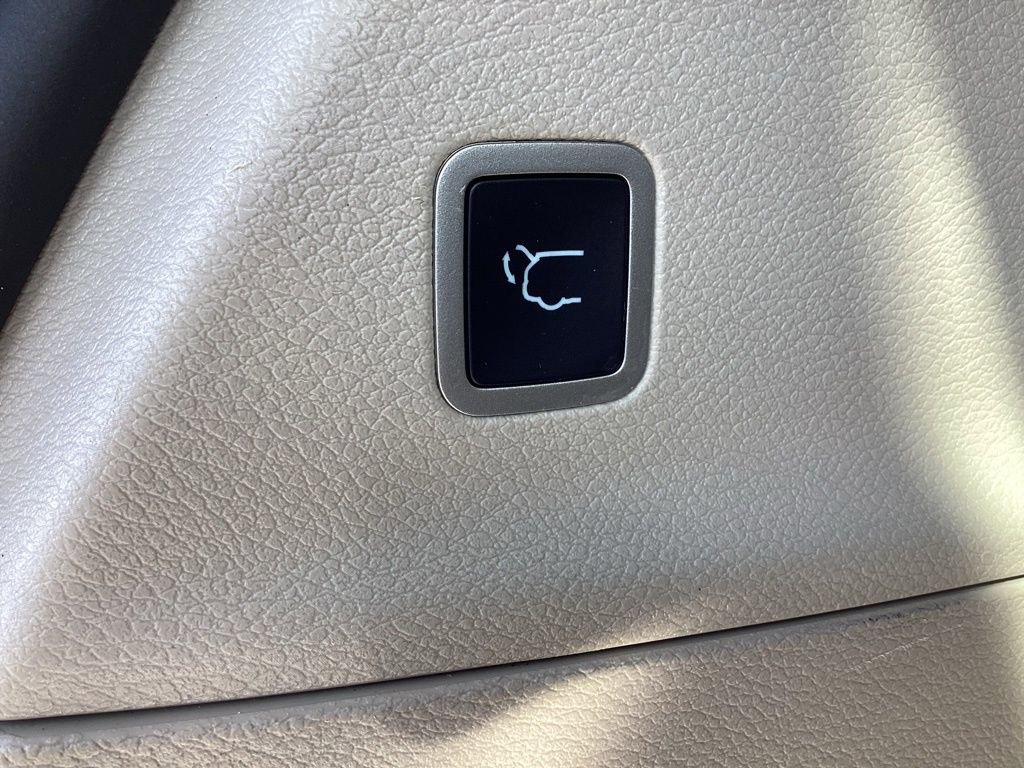 Used 2023 Chrysler Pacifica Touring-L FWD image 14
