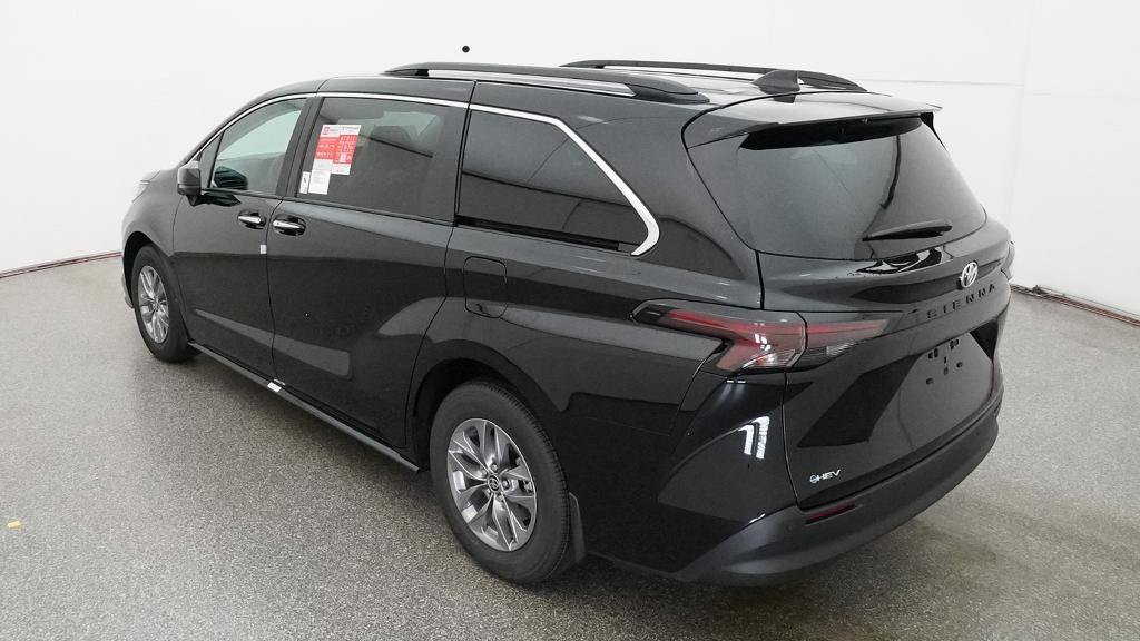 New 2026 Toyota Sienna XLE FWD image 8
