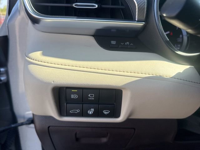 Used 2020 Toyota Highlander Platinum FWD image 27