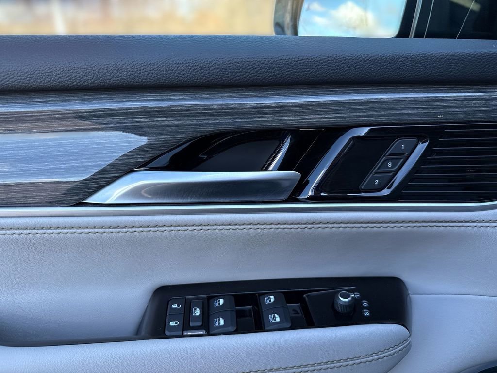 Used 2022 Jeep Wagoneer Series III w/ Flexible Seating Group image 15