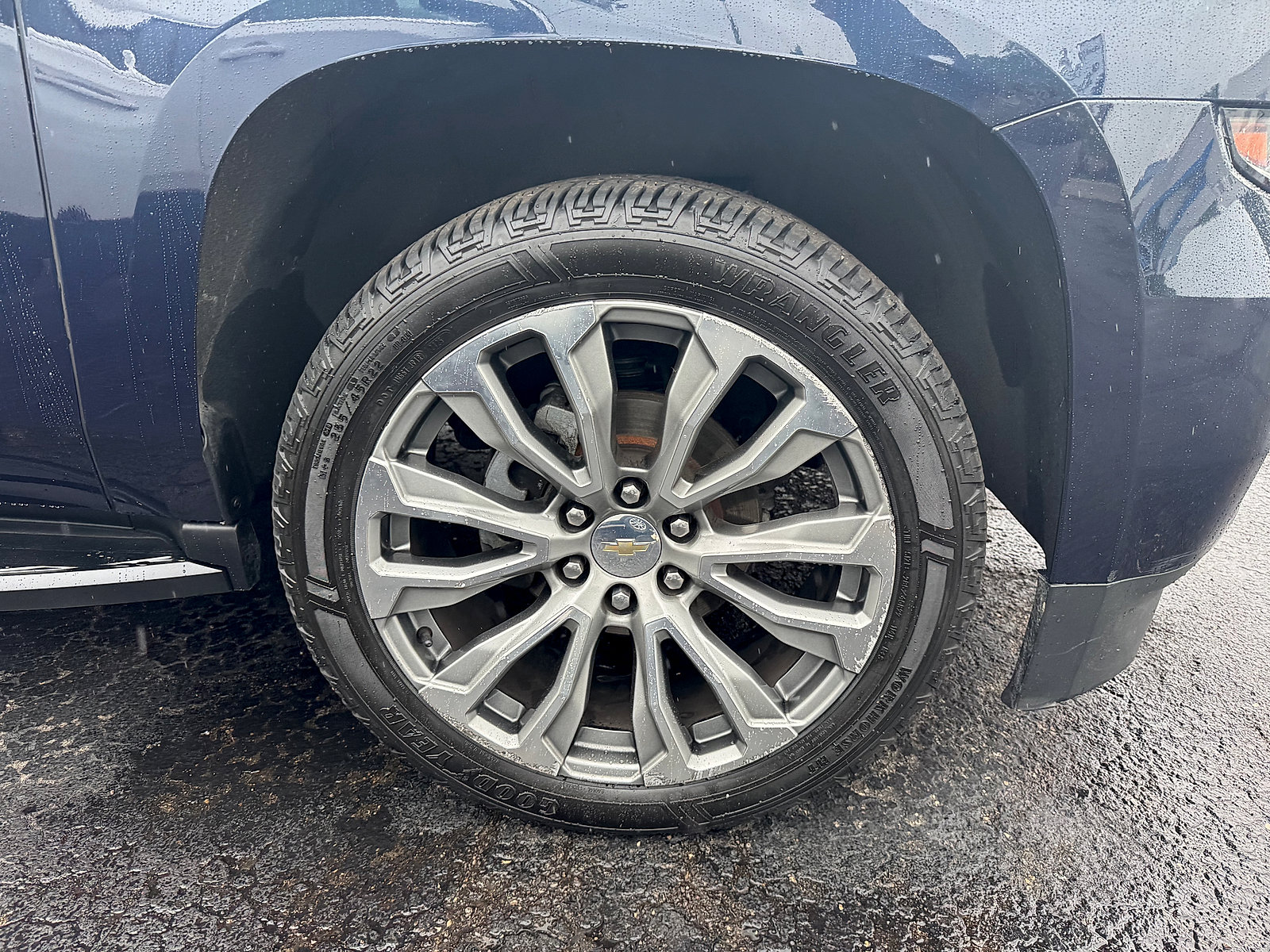 Used 2019 Chevrolet Tahoe LT w/ Luxury Package AWD/4WD image 4