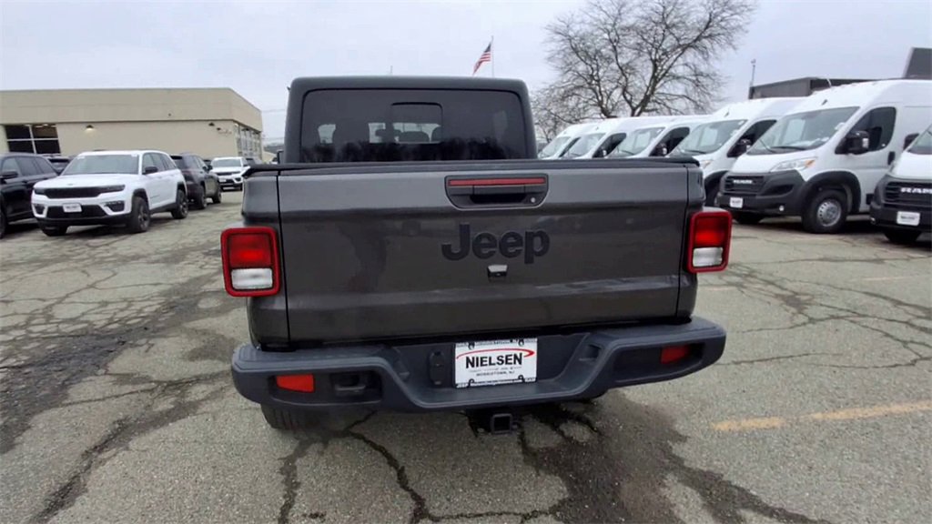 Certified 2022 Jeep Gladiator Sport image 7
