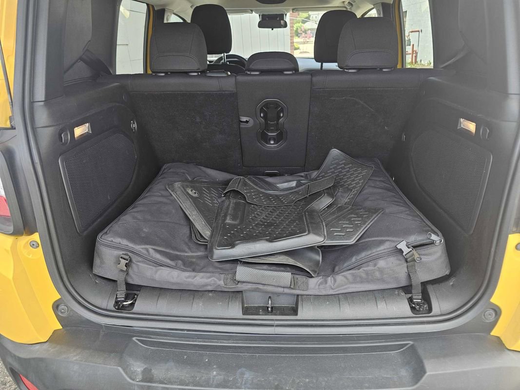 Used 2015 Jeep Renegade Latitude w/ Popular Equipment Group AWD/4WD image 27
