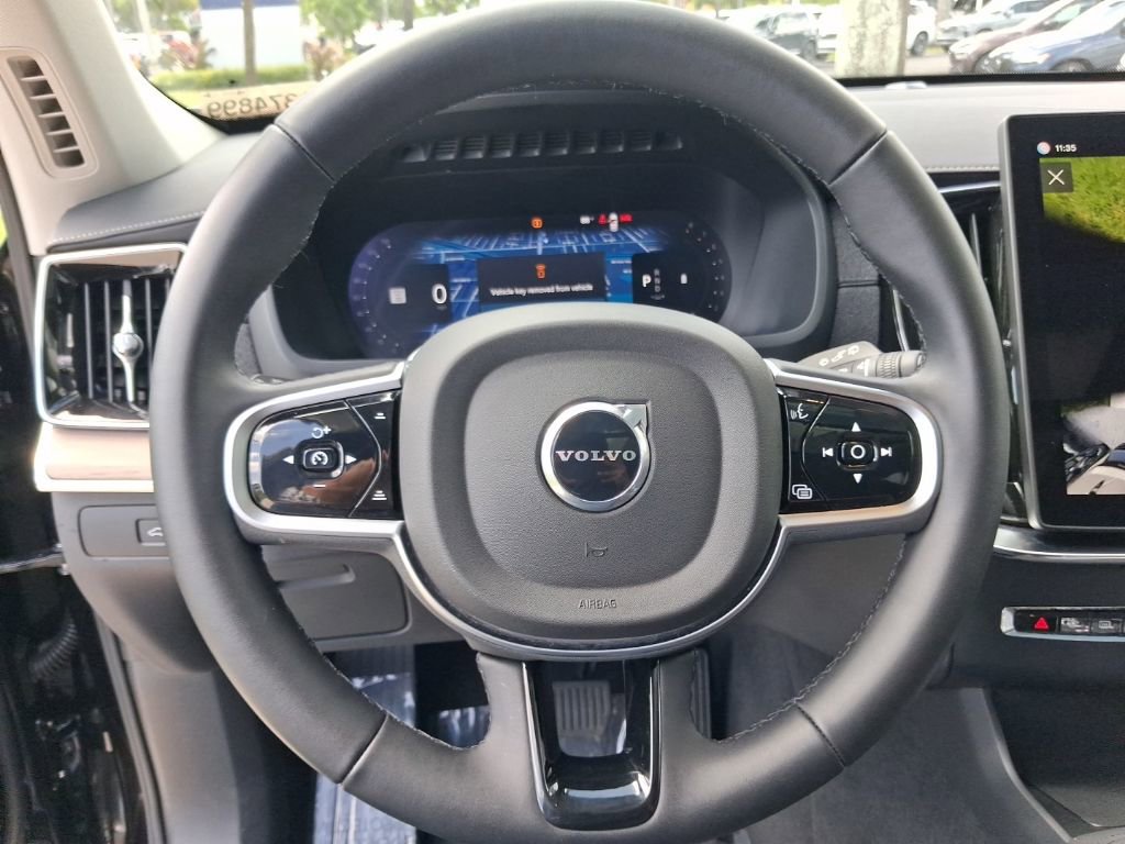 Used 2025 Volvo XC90 B5 Plus AWD/4WD image 17
