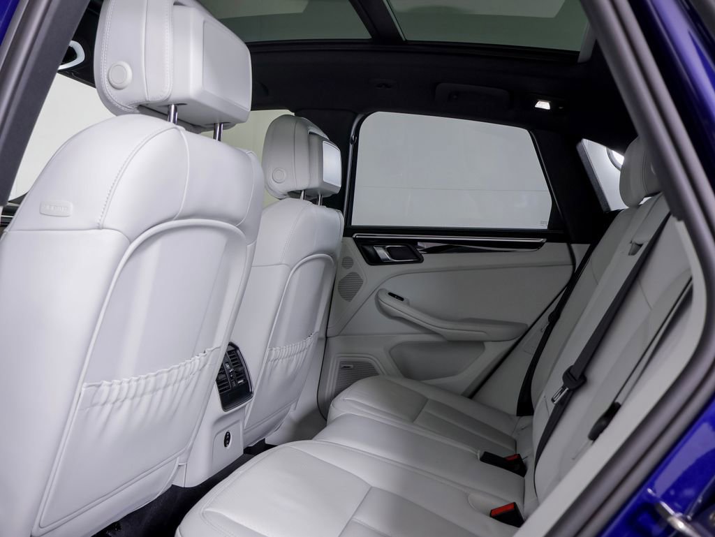 Certified 2024 Porsche Macan image 10
