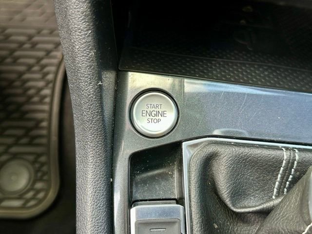 Used 2022 Volkswagen Tiguan SE R-Line image 32