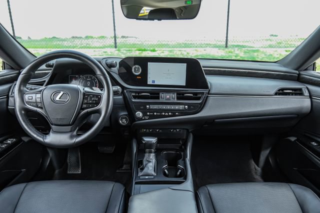 Used 2023 Lexus ES 350 w/ Premium Package FWD image 16