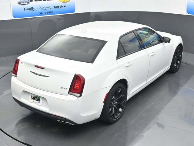 Used 2019 Chrysler 300 Touring w/ Sport Appearance Package RWD image 20