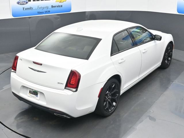 Used 2019 Chrysler 300 Touring w/ Sport Appearance Package image 20