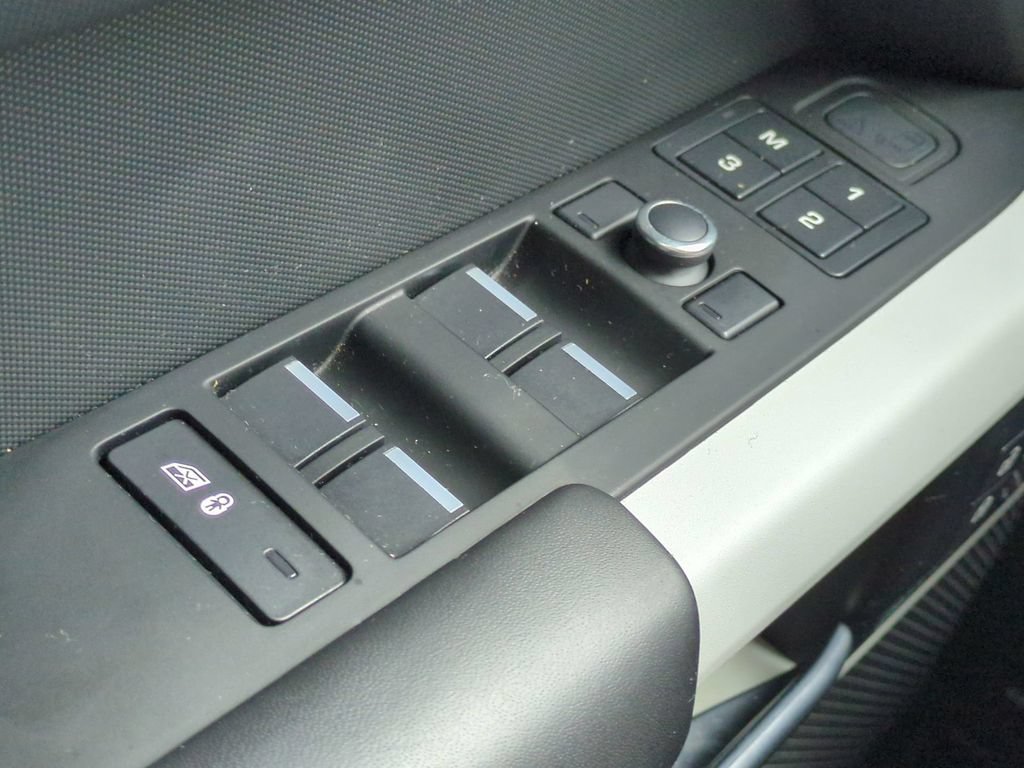 Used 2020 Land Rover Defender 110 HSE AWD/4WD image 27