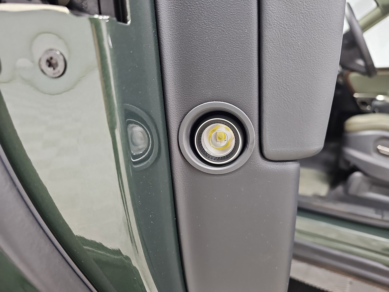 Used 2023 Rivian R1S Adventure image 32