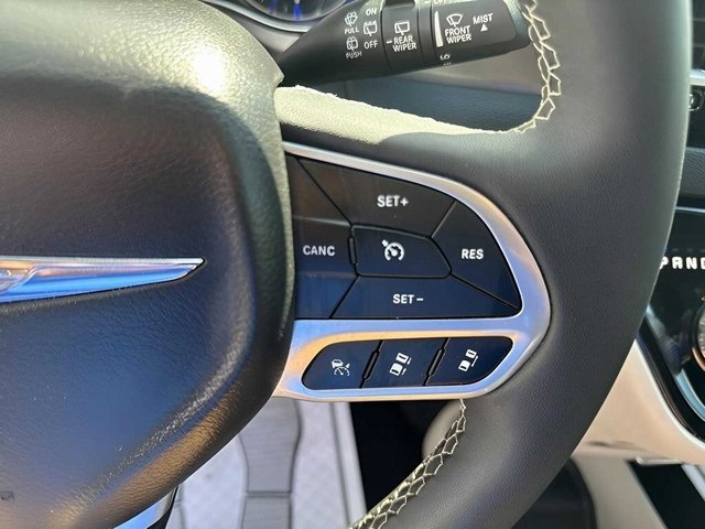 Used 2024 Chrysler Pacifica Touring-L image 16