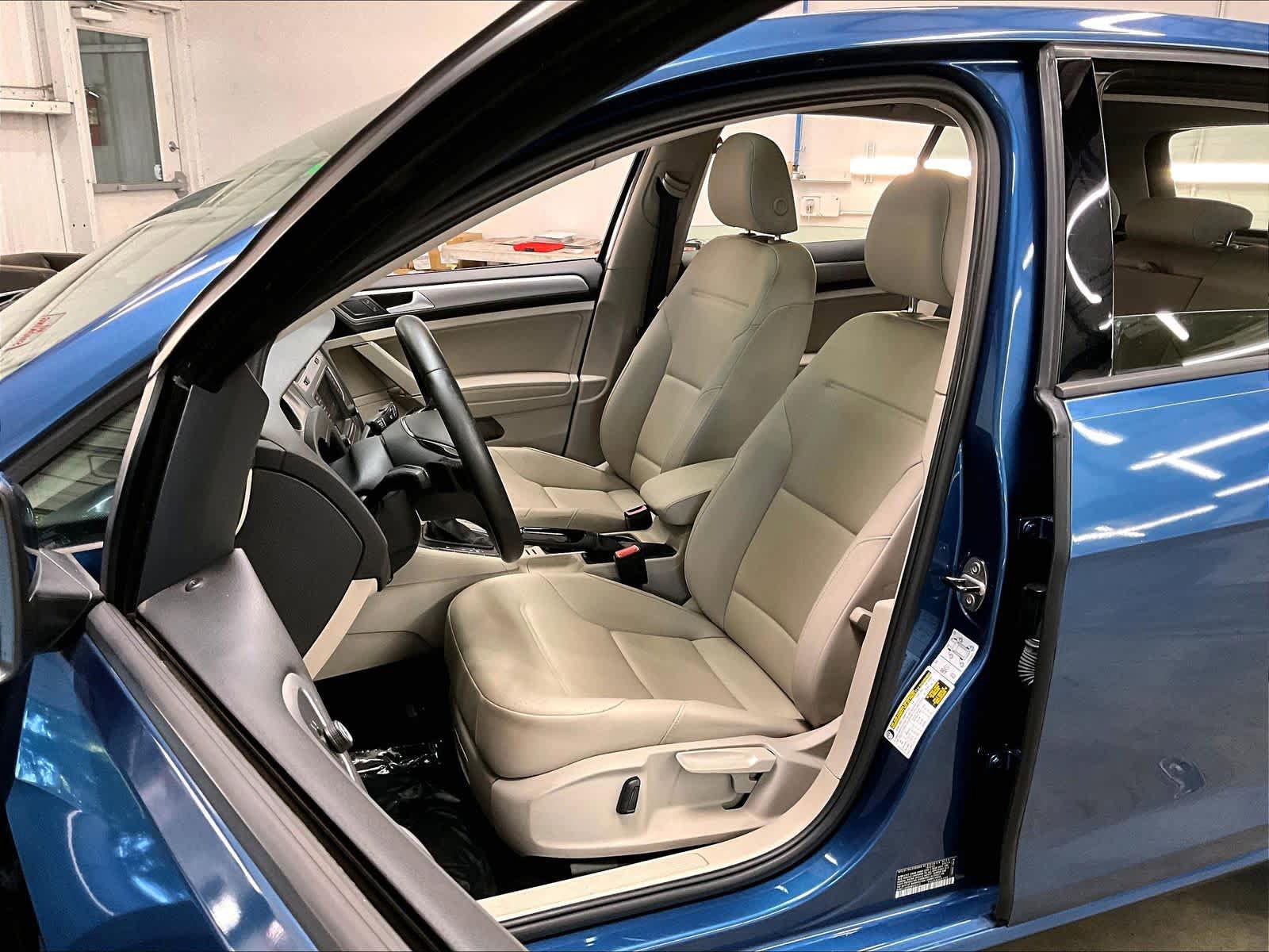 Used 2016 Volkswagen Golf SE FWD image 27