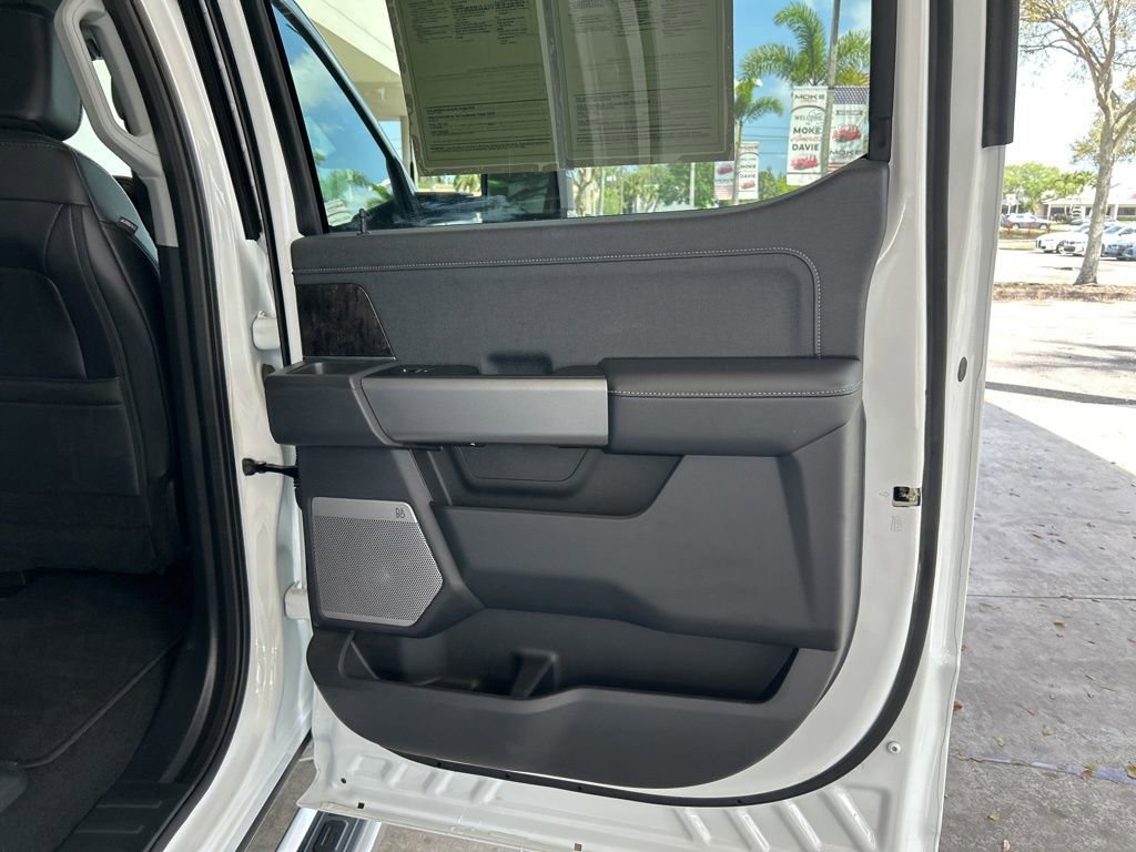 Used 2025 Ford F350 Lariat image 32