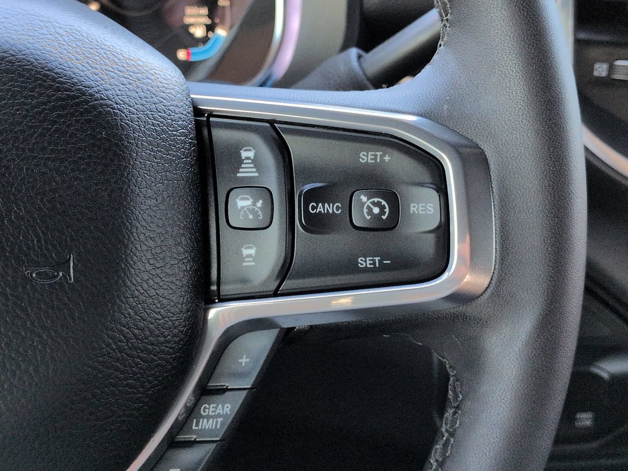 Certified 2025 RAM 2500 Laramie AWD/4WD image 25