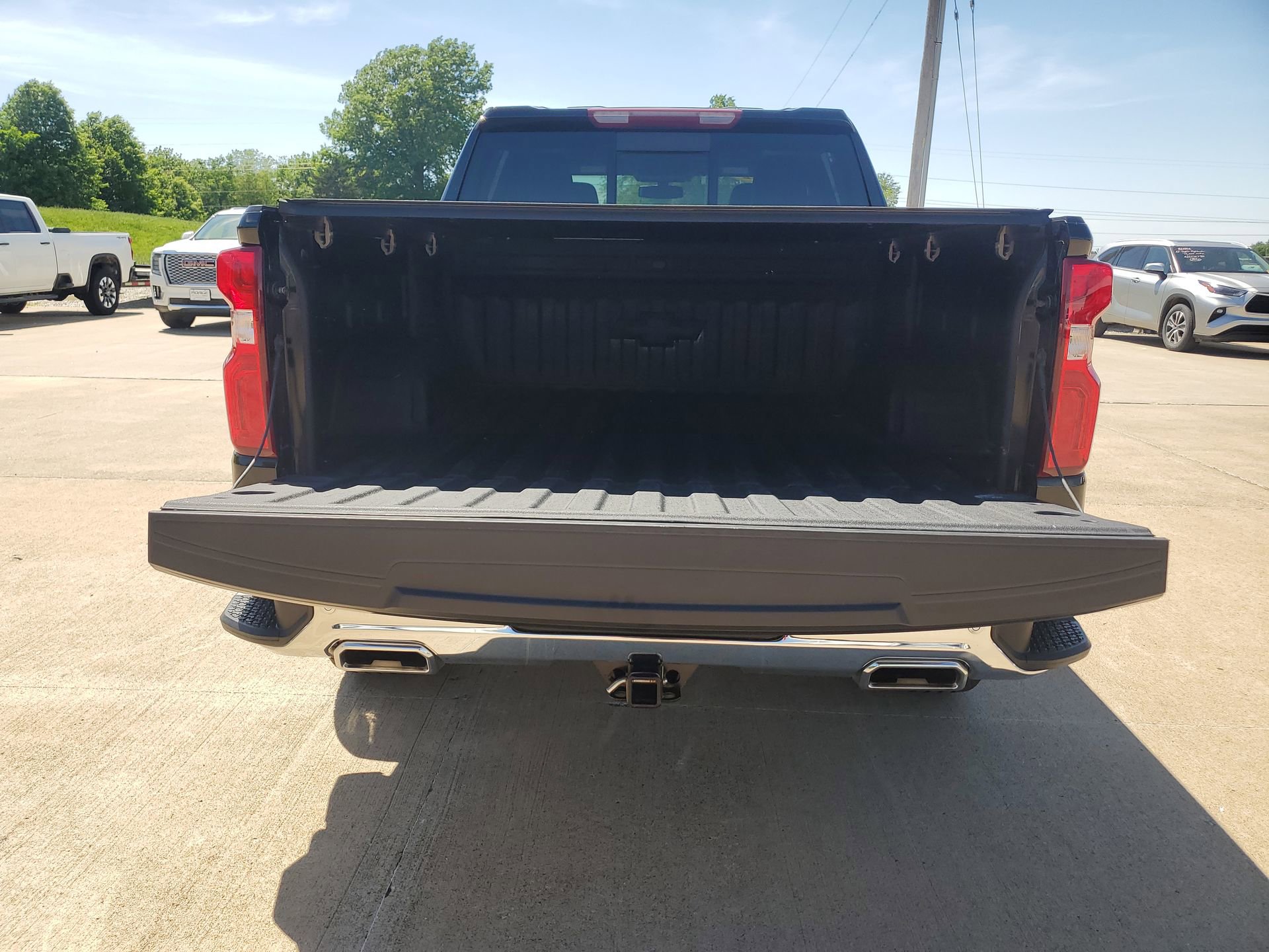 Used 2022 Chevrolet Silverado 1500 LTZ AWD/4WD image 31