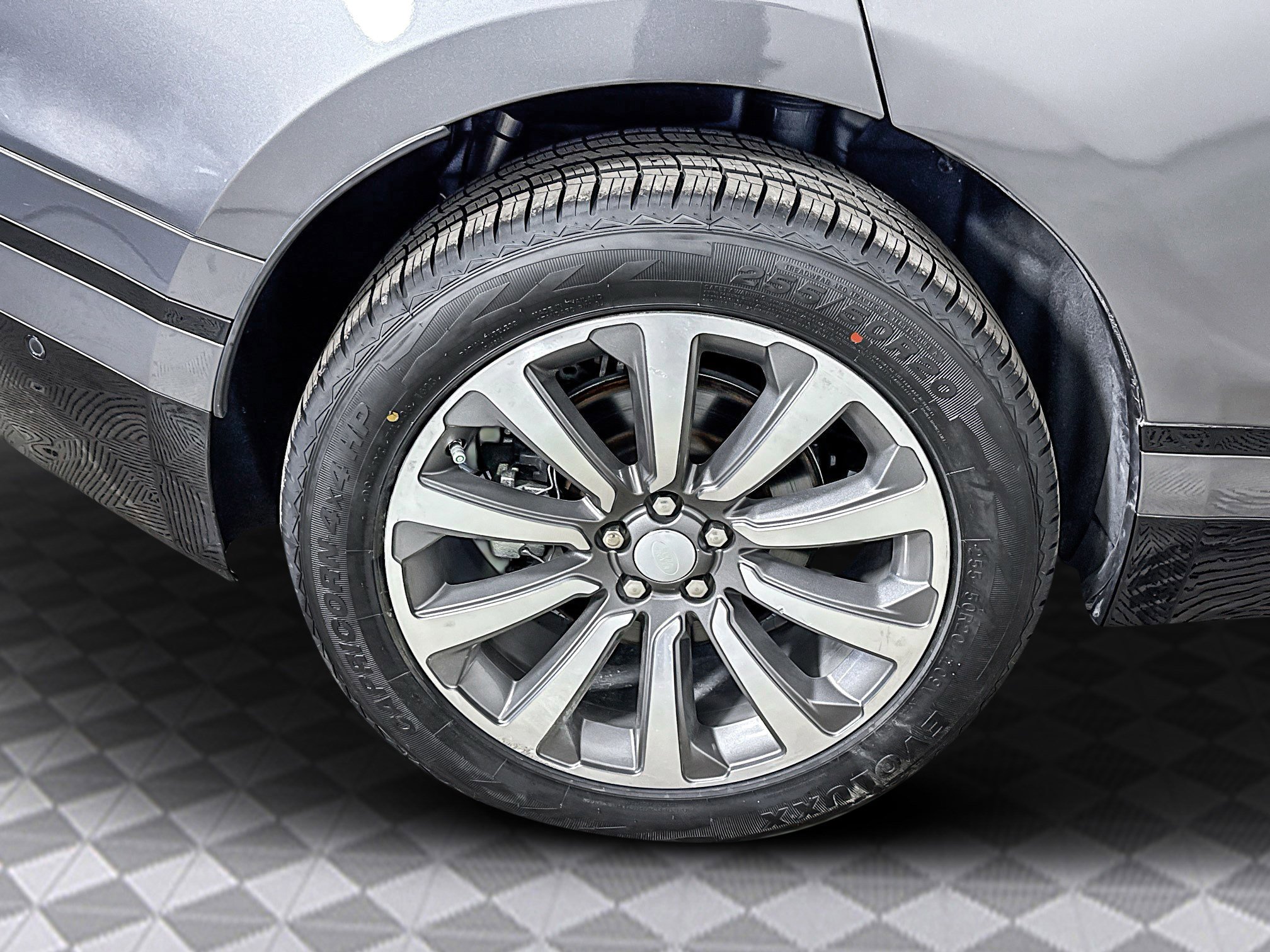 Used 2018 Land Rover Range Rover Velar R-Dynamic SE image 38