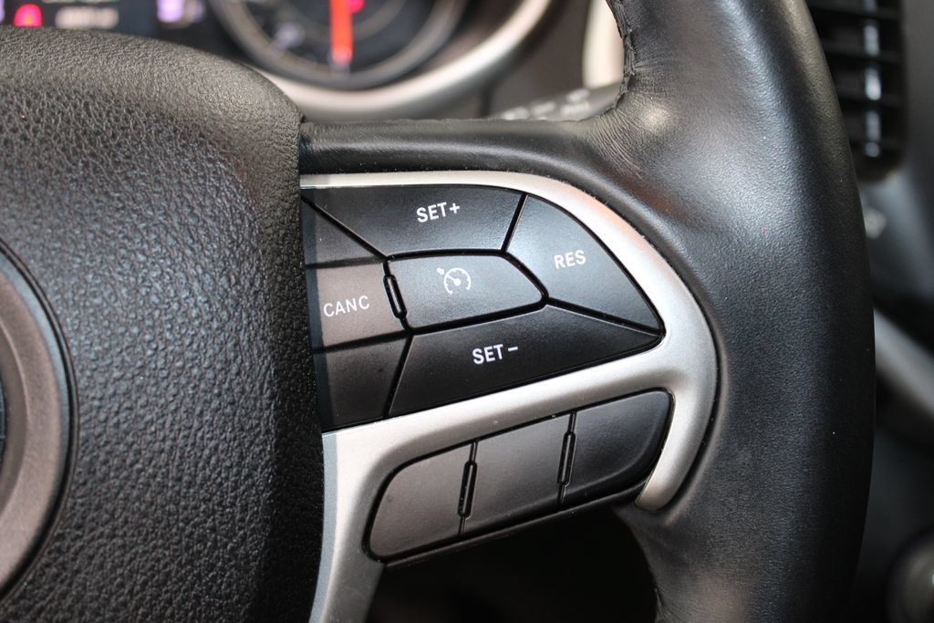 Used 2018 Jeep Cherokee Latitude Plus FWD image 29